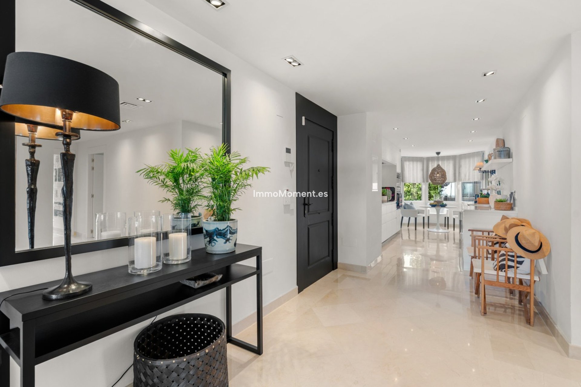 Resale - Apartment - Marbella - Nueva Andalucía
