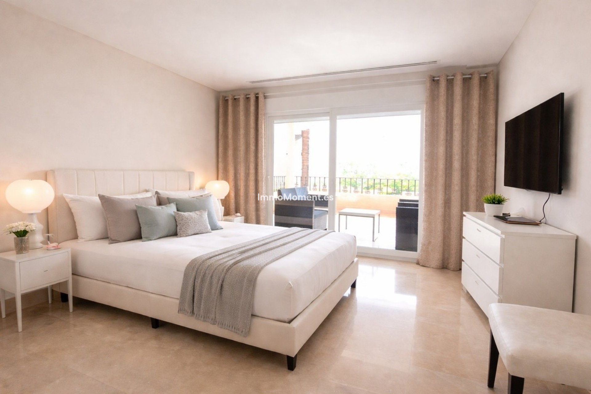 Resale - Apartment - Marbella - Nueva Andalucía