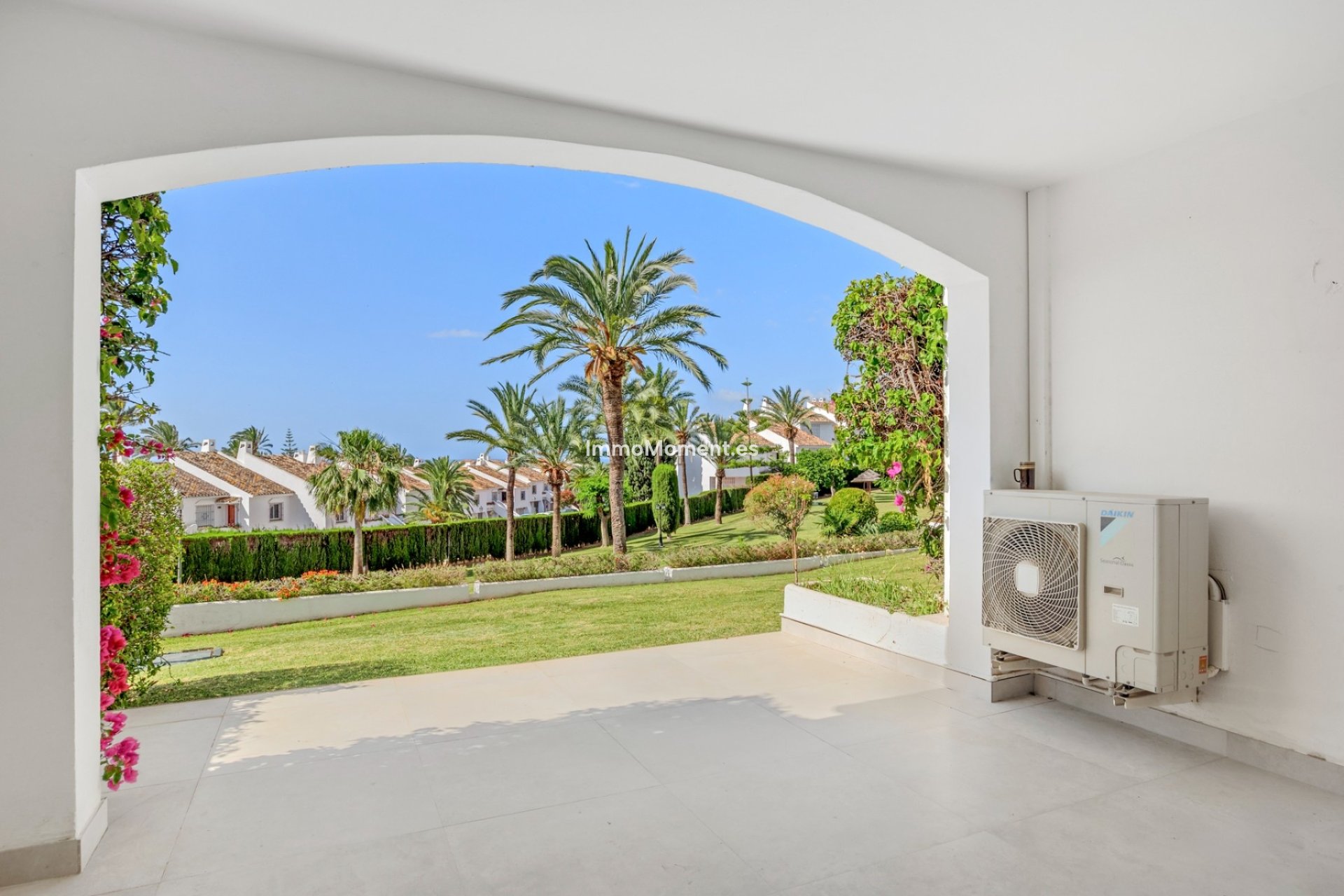 Resale - Apartment - Marbella - Nueva Andalucía
