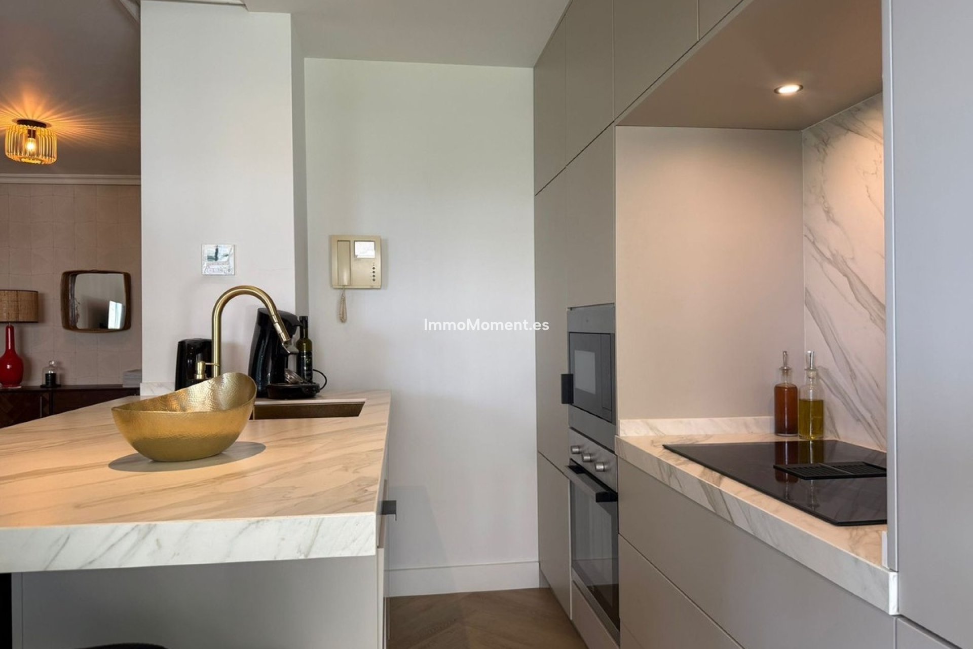 Resale - Apartment - Marbella - Nueva Andalucía