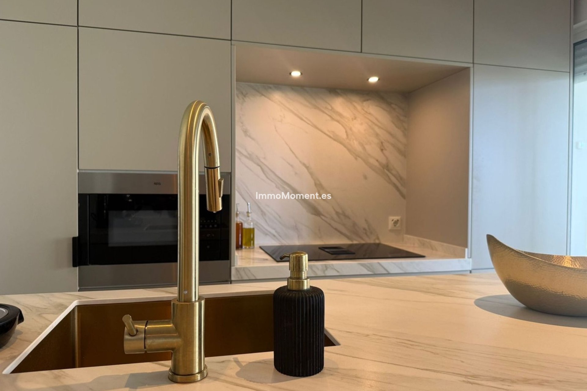 Resale - Apartment - Marbella - Nueva Andalucía