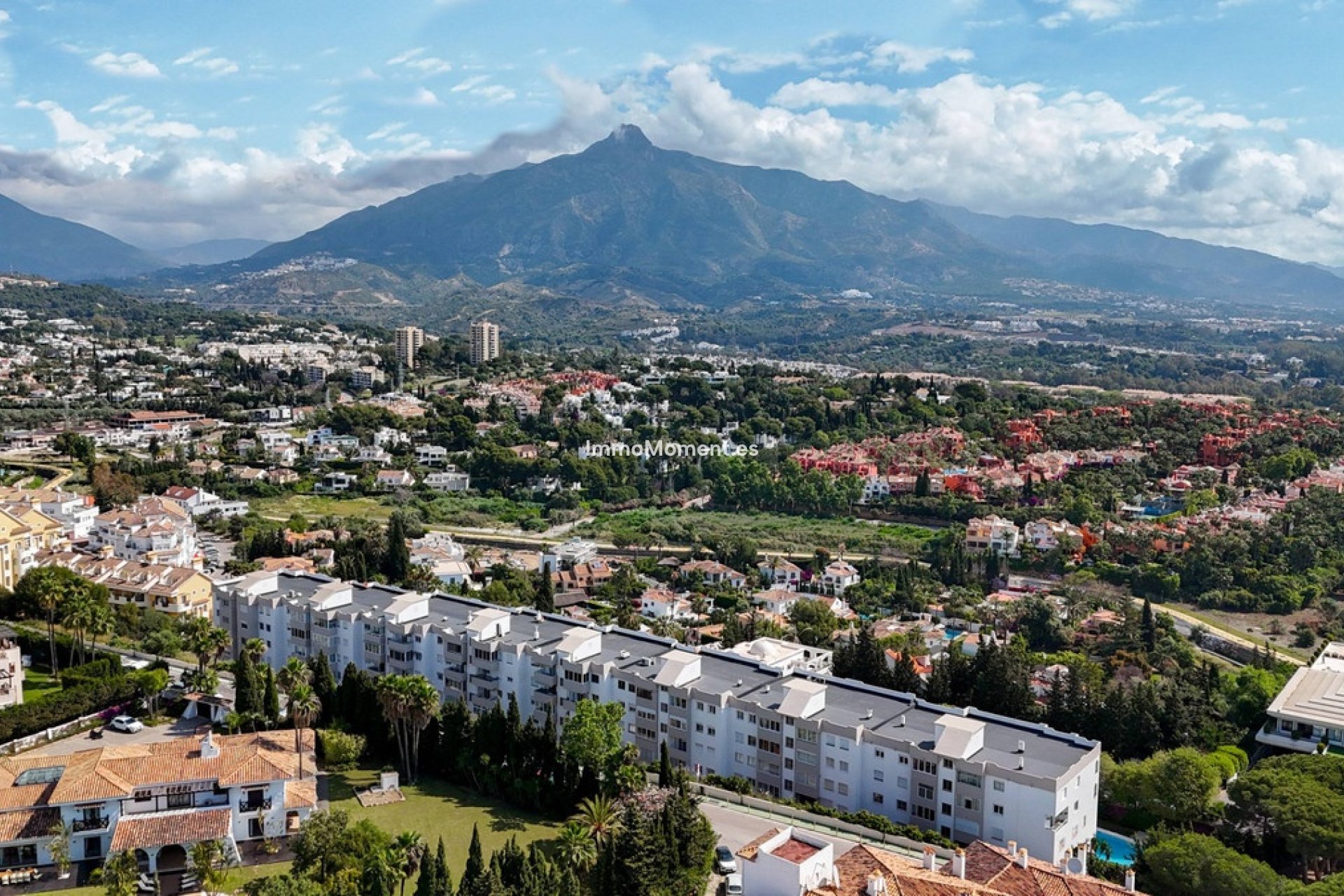 Resale - Apartment - Marbella - Nueva Andalucía