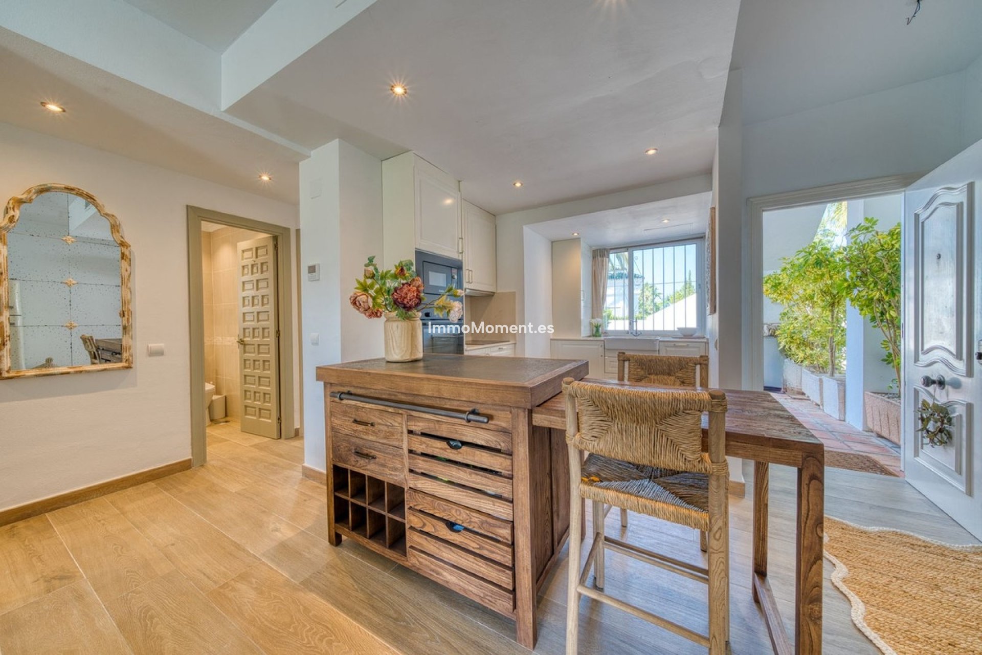 Resale - Apartment - Marbella - Nueva Andalucía