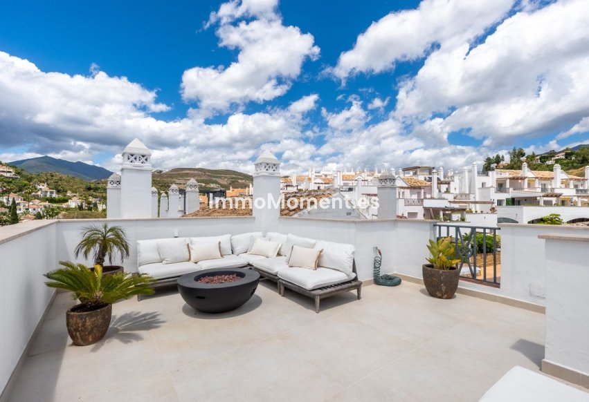 Resale - Apartment - Marbella - Nueva Andalucía