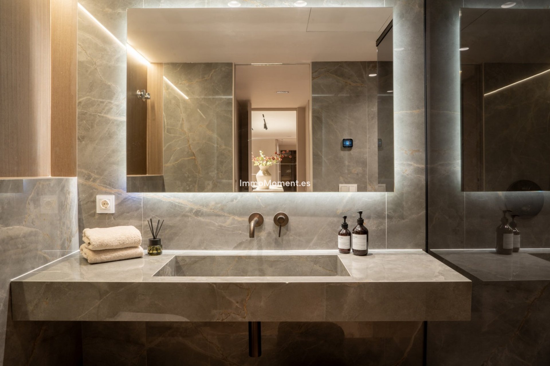 Resale - Apartment - Marbella - Nueva Andalucía