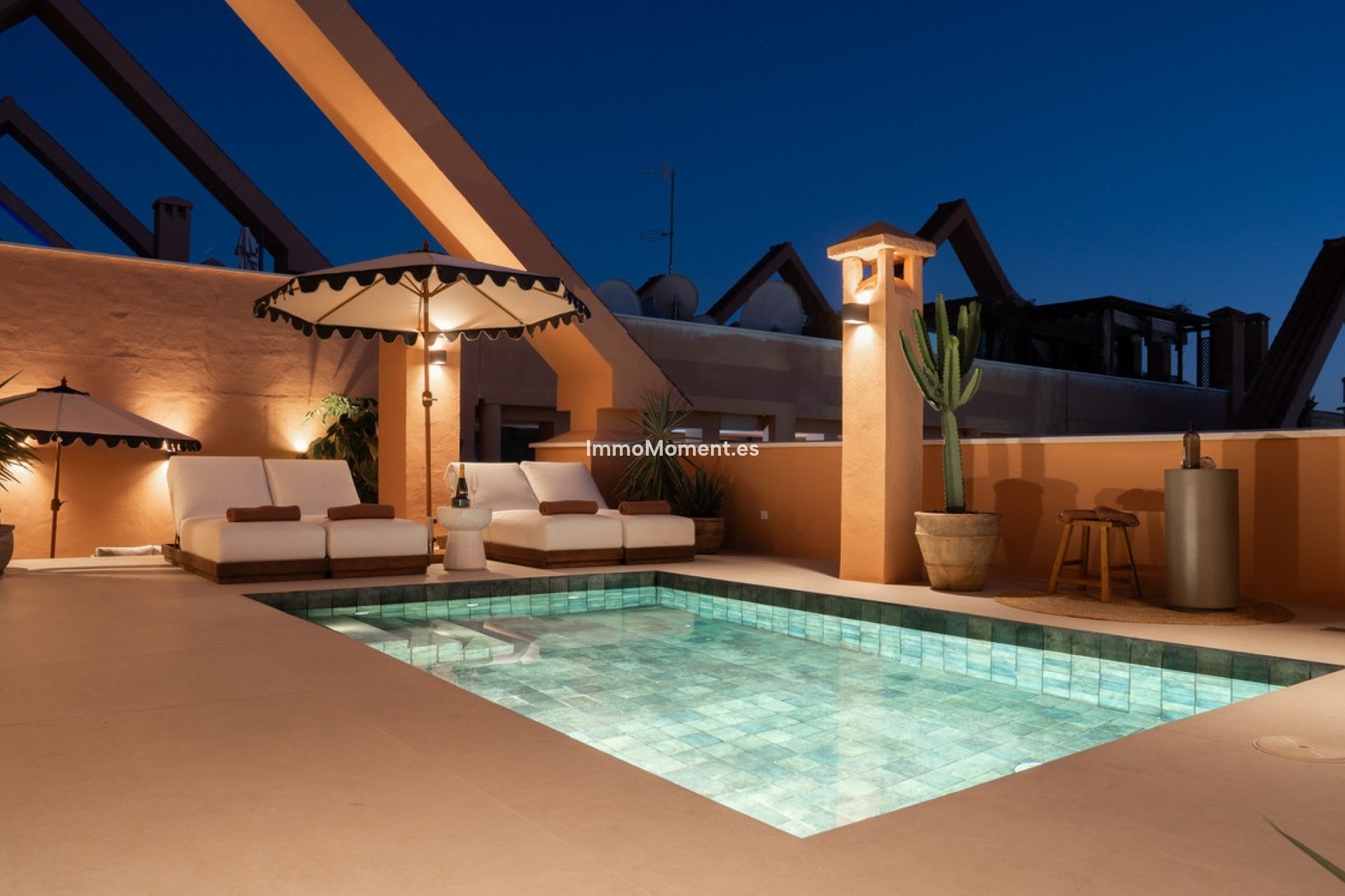 Resale - Apartment - Marbella - Nueva Andalucía
