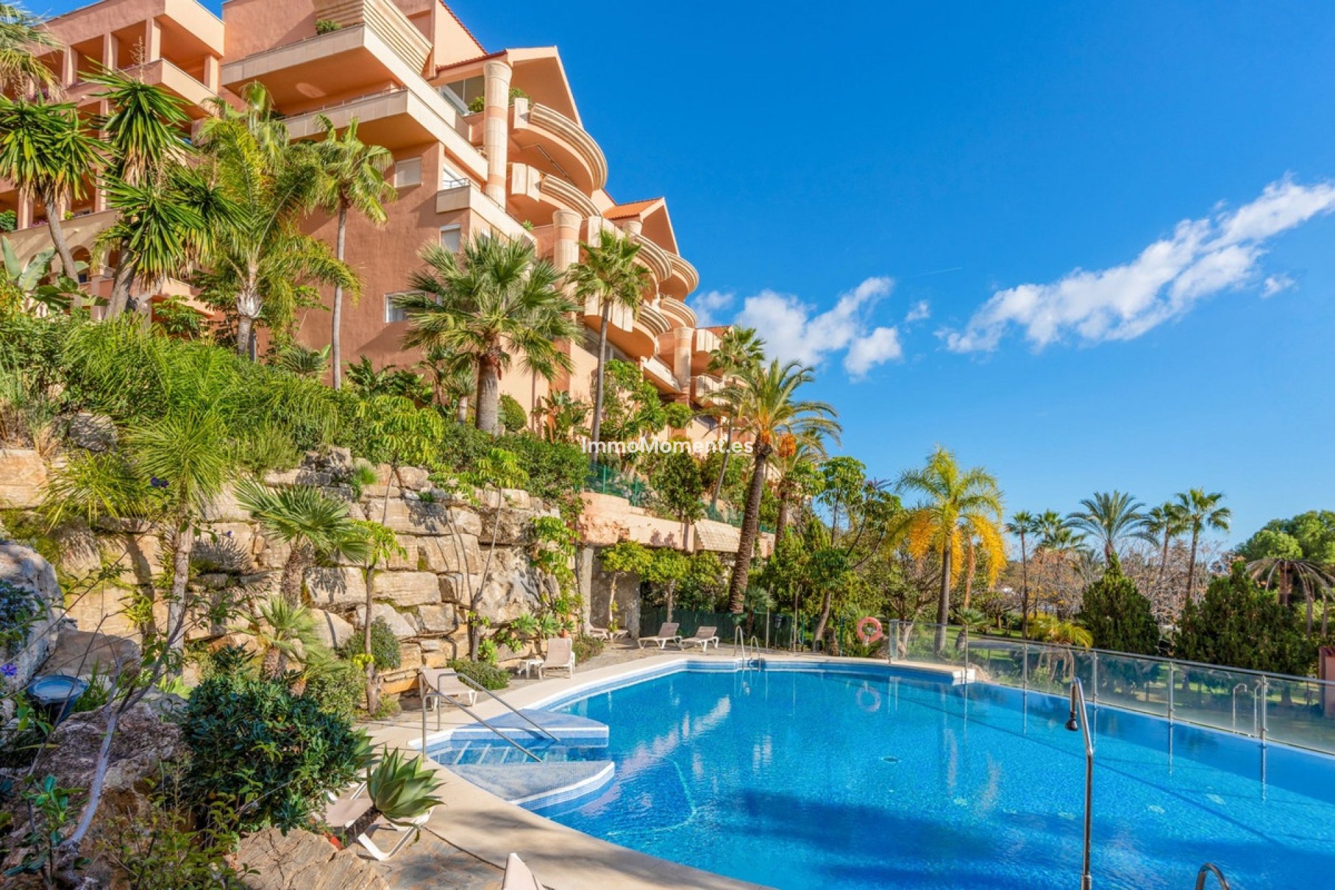 Resale - Apartment - Marbella - Nueva Andalucía