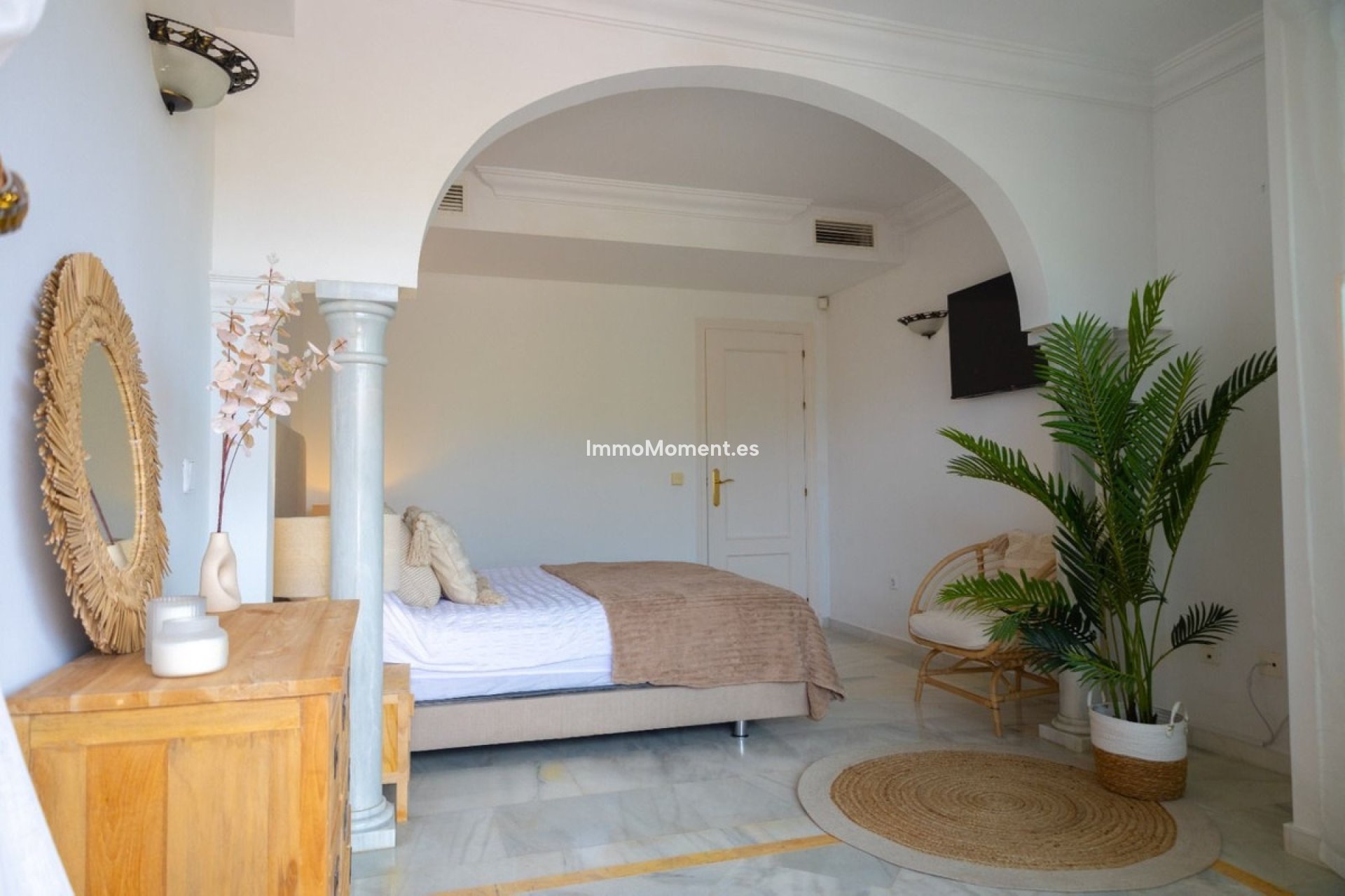 Resale - Apartment - Marbella - Nueva Andalucía