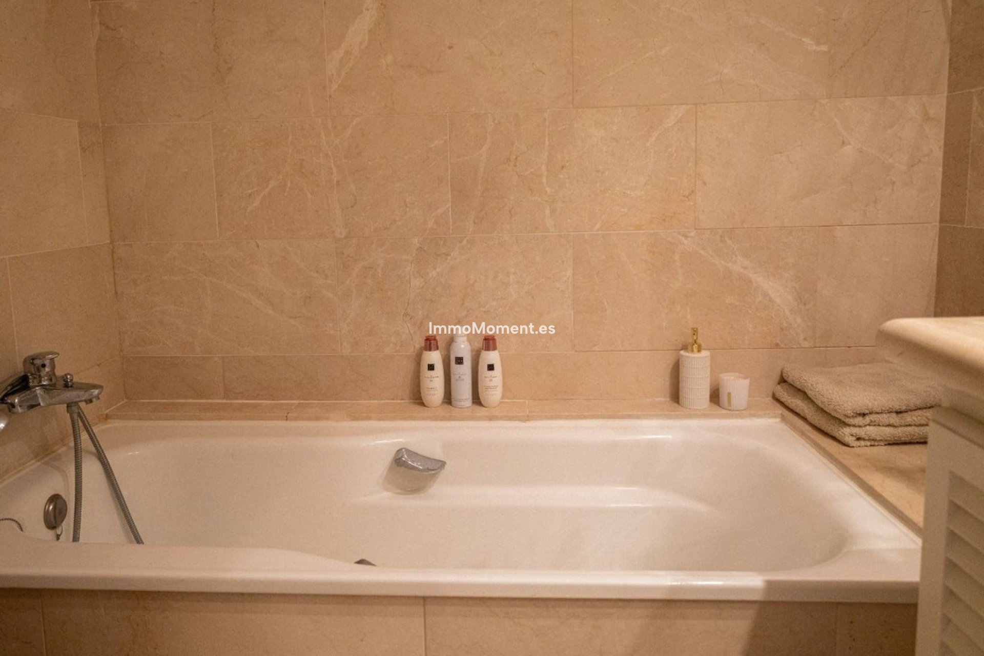 Resale - Apartment - Marbella - Nueva Andalucía