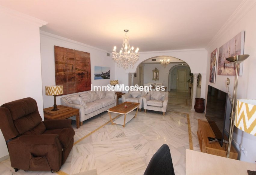 Resale - Apartment - Marbella - Nueva Andalucía