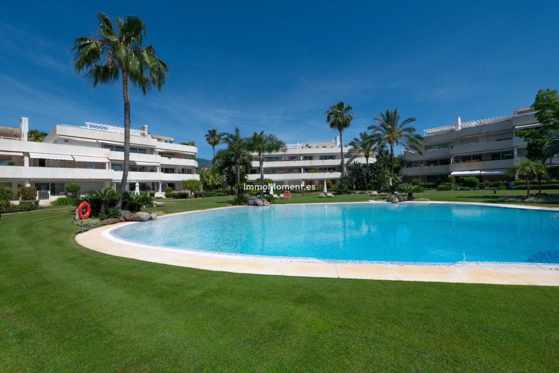 Resale - Apartment - Marbella - Nueva Andalucía