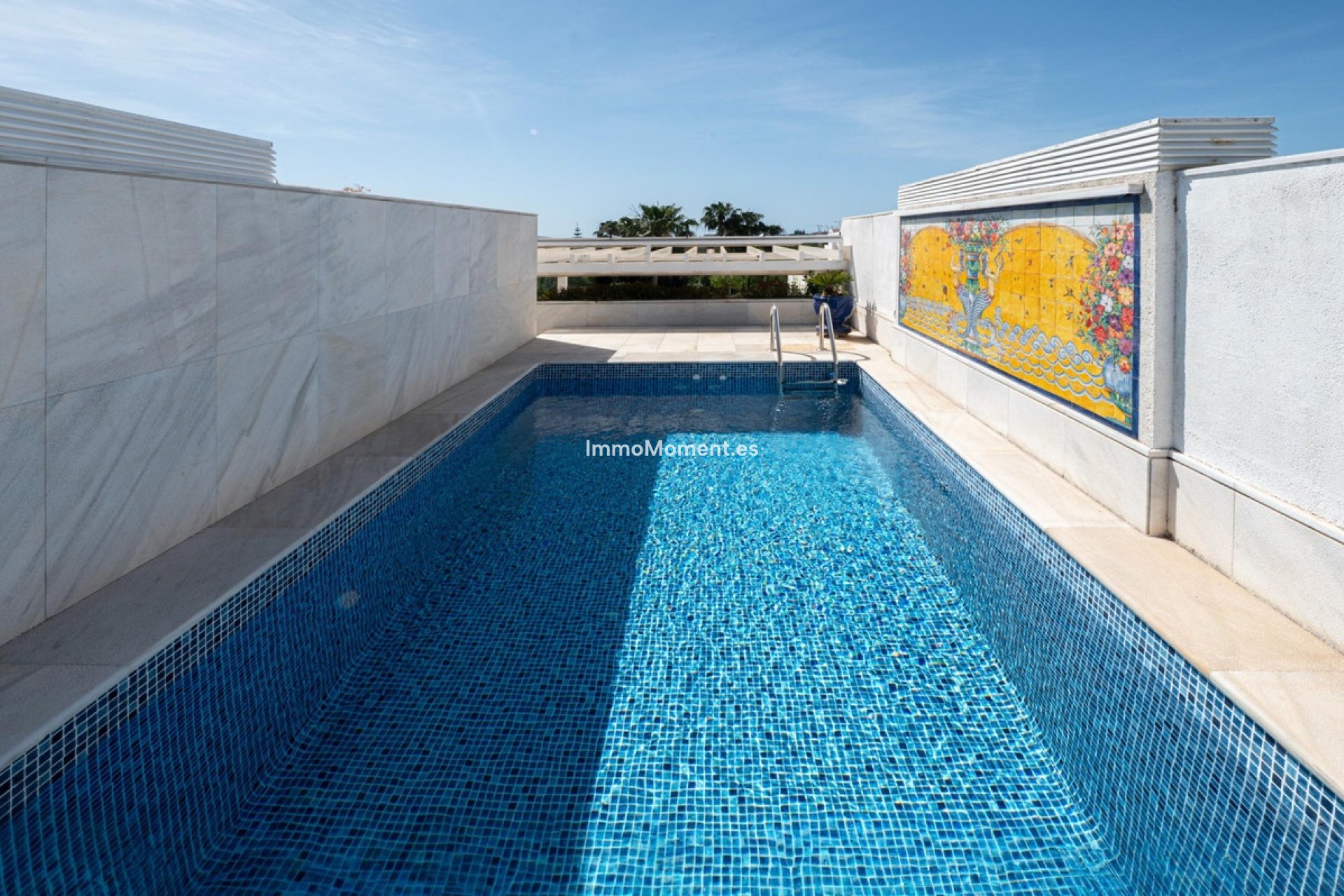 Resale - Apartment - Marbella - Nueva Andalucía