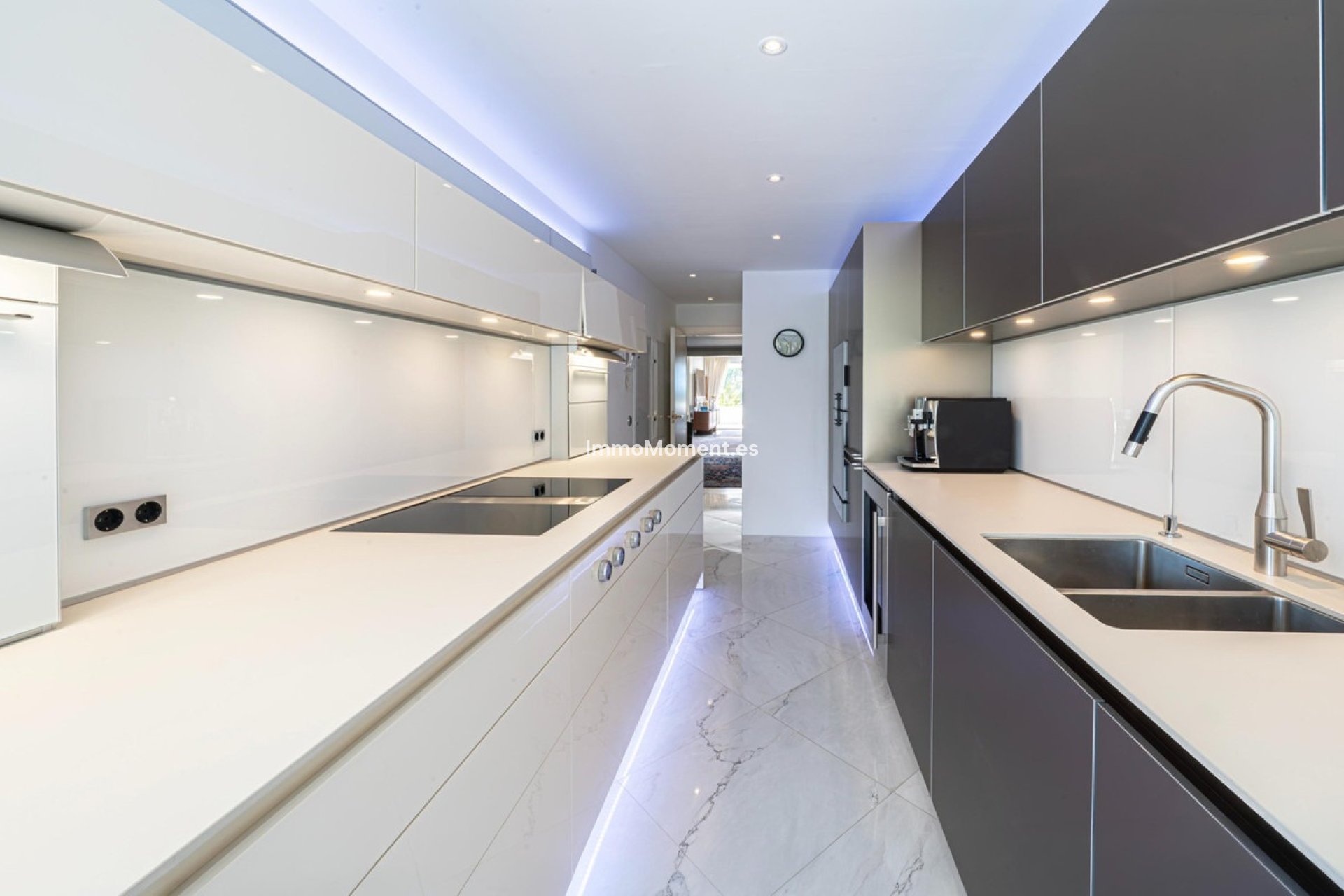 Resale - Apartment - Marbella - Nueva Andalucía