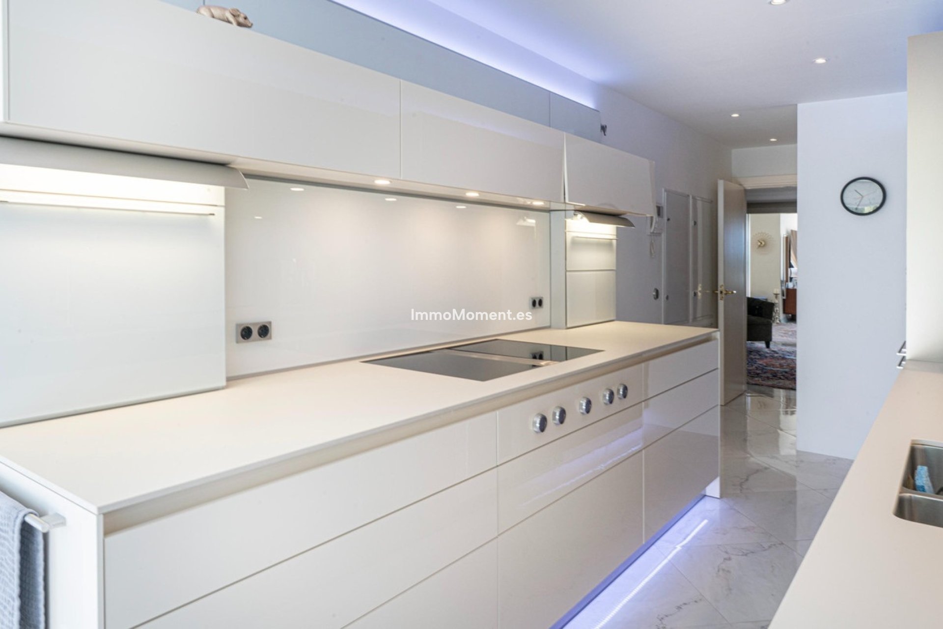 Resale - Apartment - Marbella - Nueva Andalucía