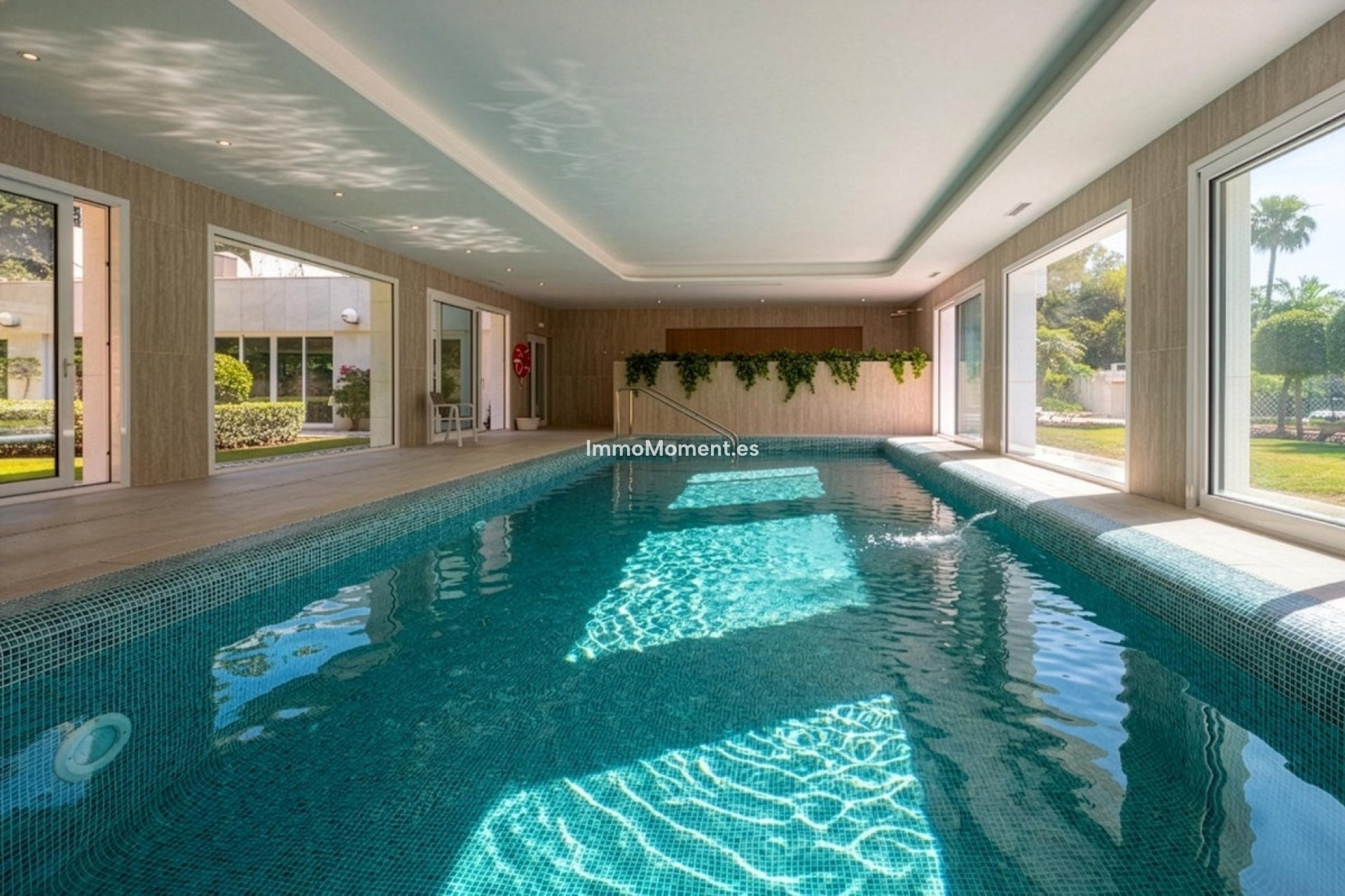 Resale - Apartment - Marbella - Nueva Andalucía