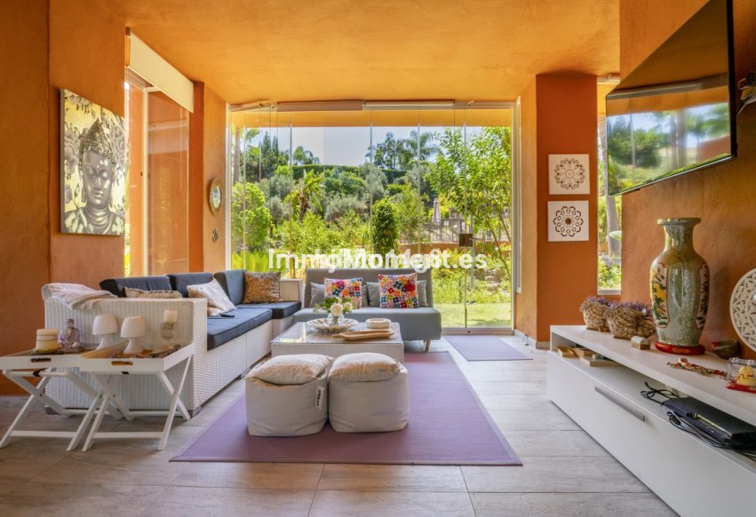 Resale - Apartment - Marbella - Nueva Andalucía