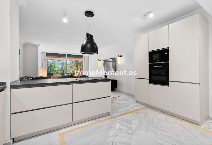 Resale - Apartment - Marbella - Nueva Andalucía