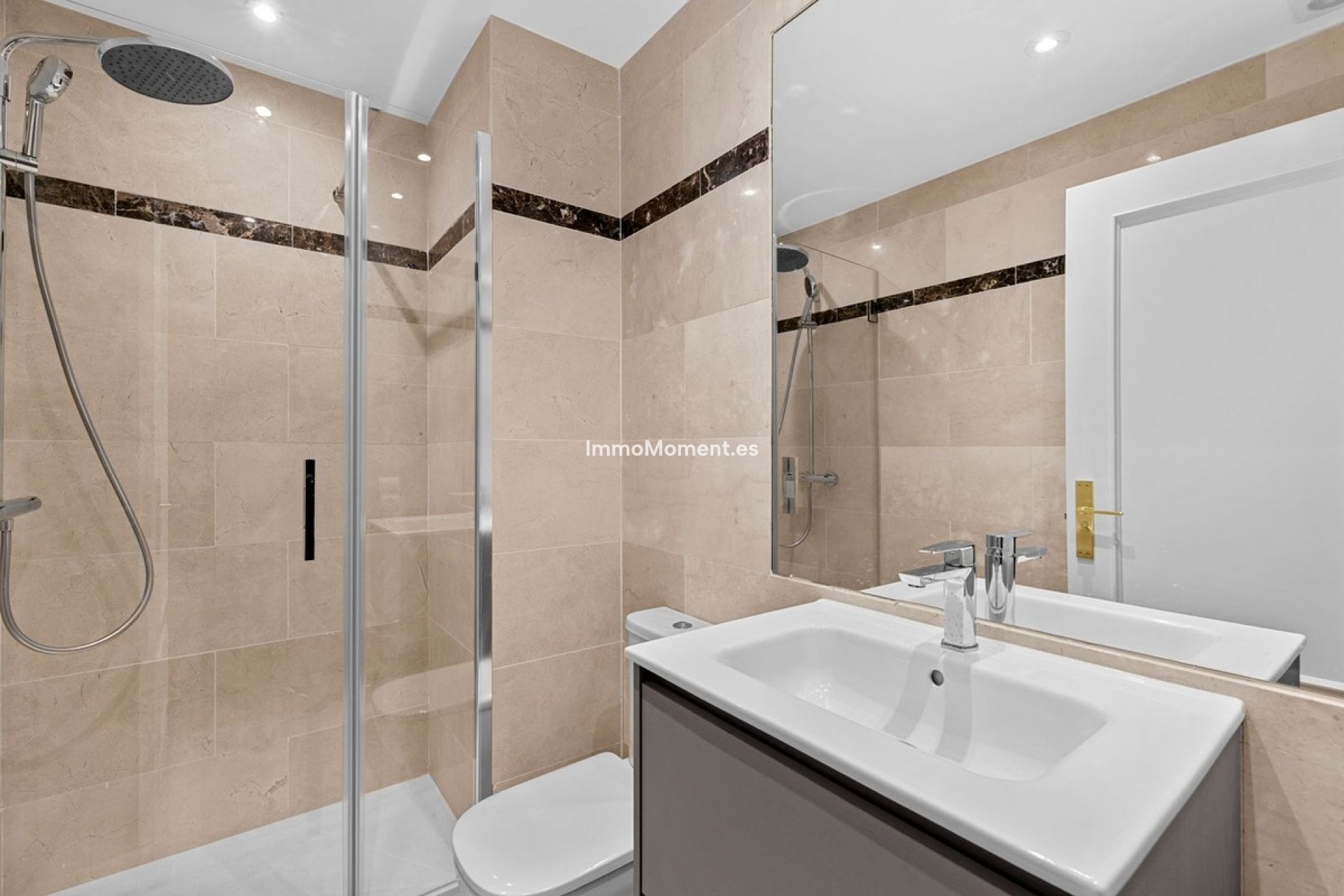 Resale - Apartment - Marbella - Nueva Andalucía