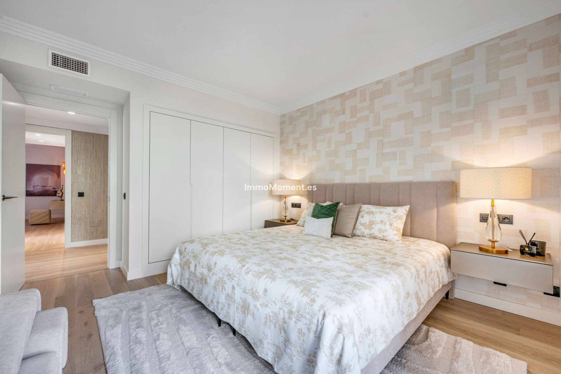Resale - Apartment - Marbella - Nueva Andalucía