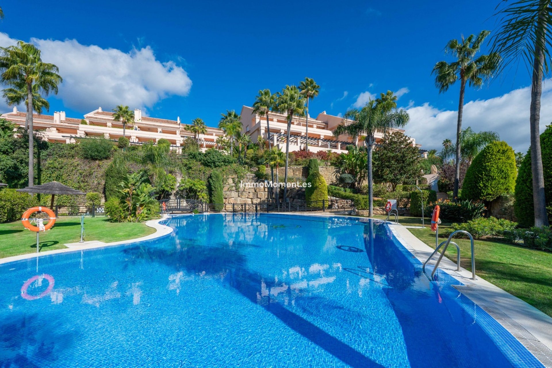 Resale - Apartment - Marbella - Nueva Andalucía