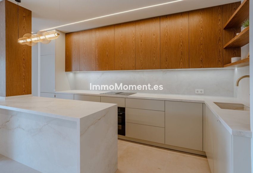 Resale - Apartment - Marbella - Nueva Andalucía