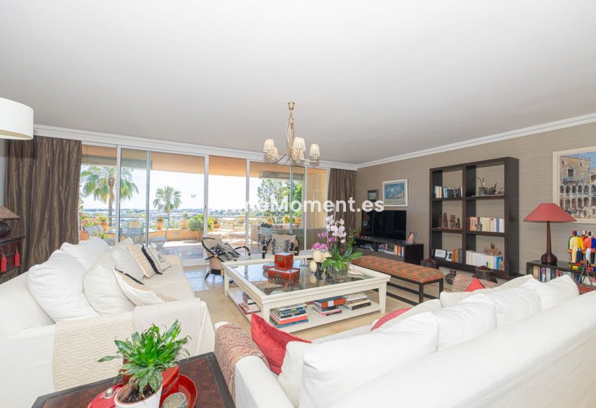 Resale - Apartment - Marbella - Nueva Andalucía