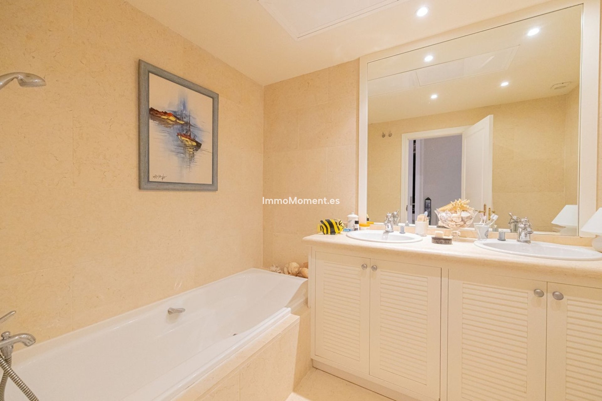 Resale - Apartment - Marbella - Nueva Andalucía