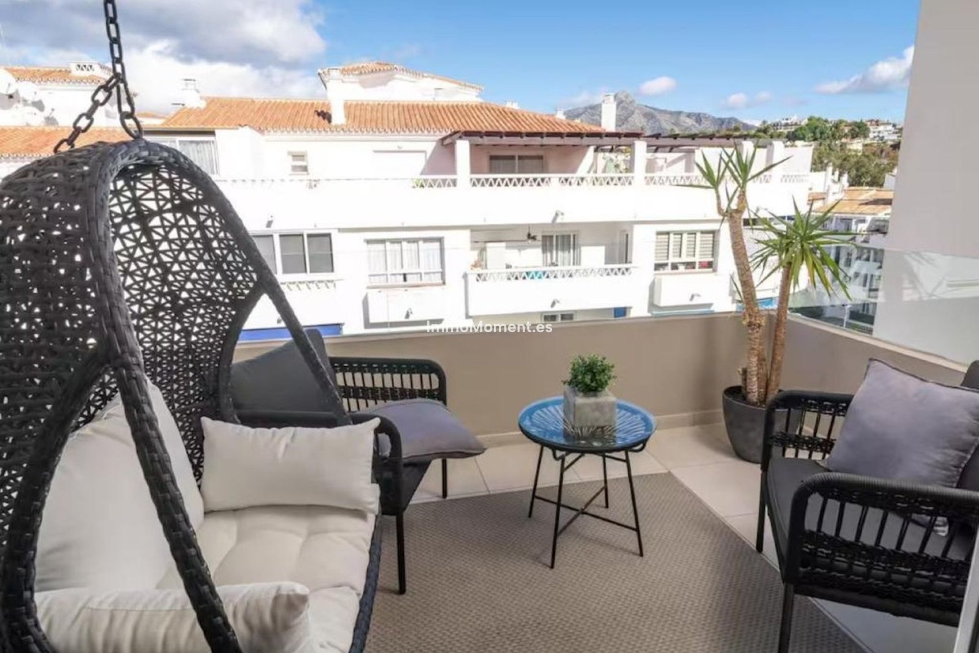 Resale - Apartment - Marbella - Nueva Andalucía