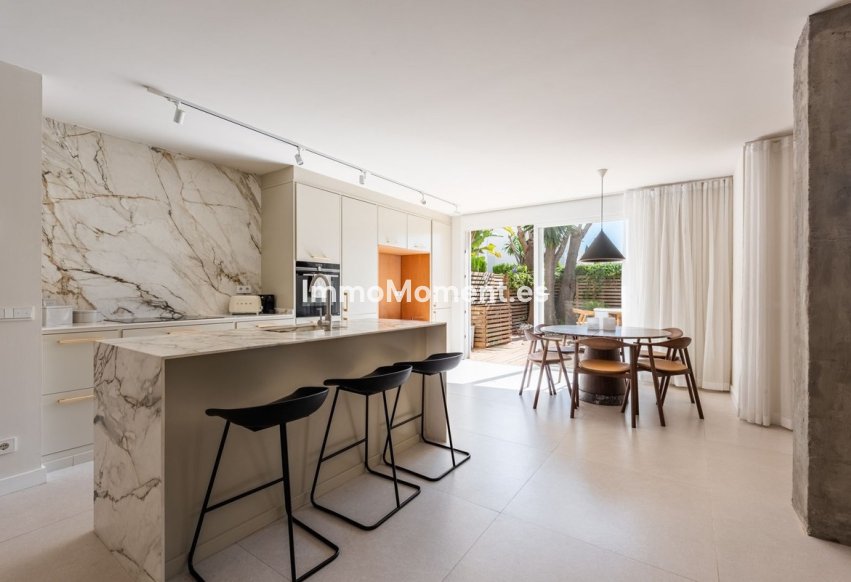 Resale - Apartment - Marbella - Nueva Andalucía
