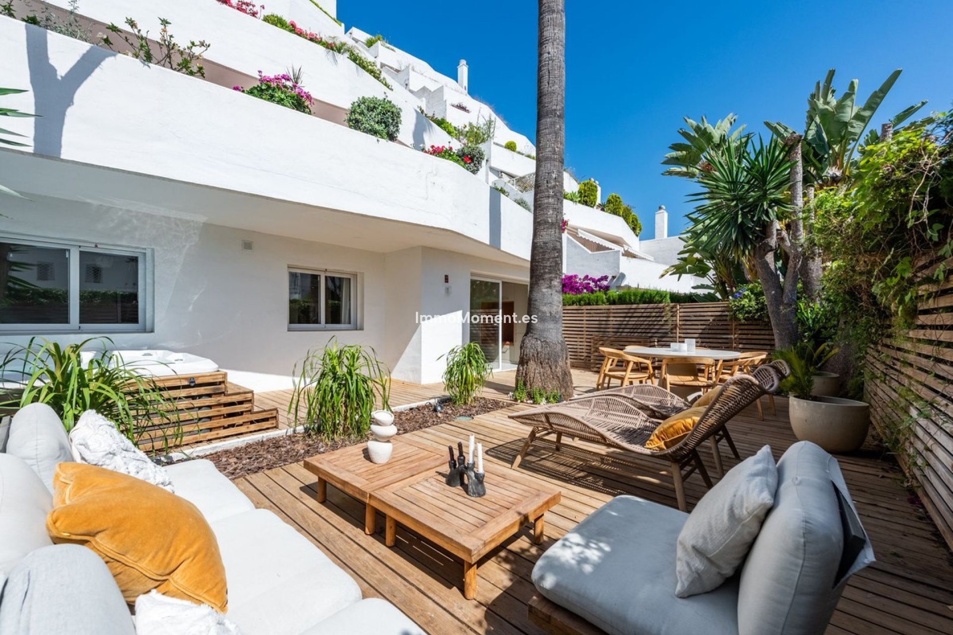 Resale - Apartment - Marbella - Nueva Andalucía