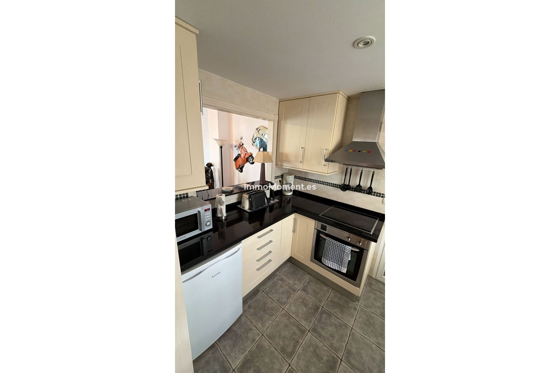 Resale - Apartment - Marbella - Nueva Andalucía