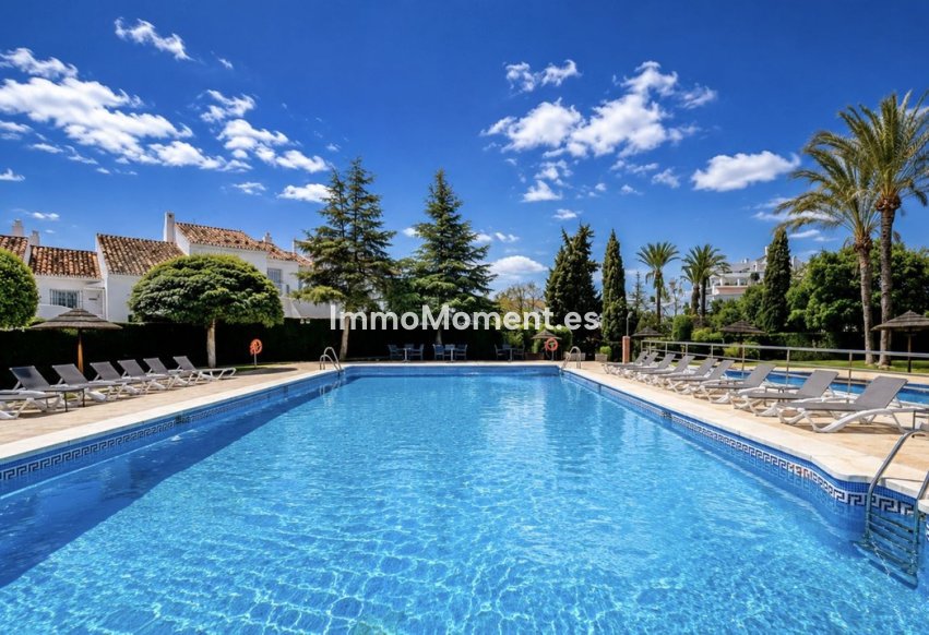 Resale - Apartment - Marbella - Nueva Andalucía