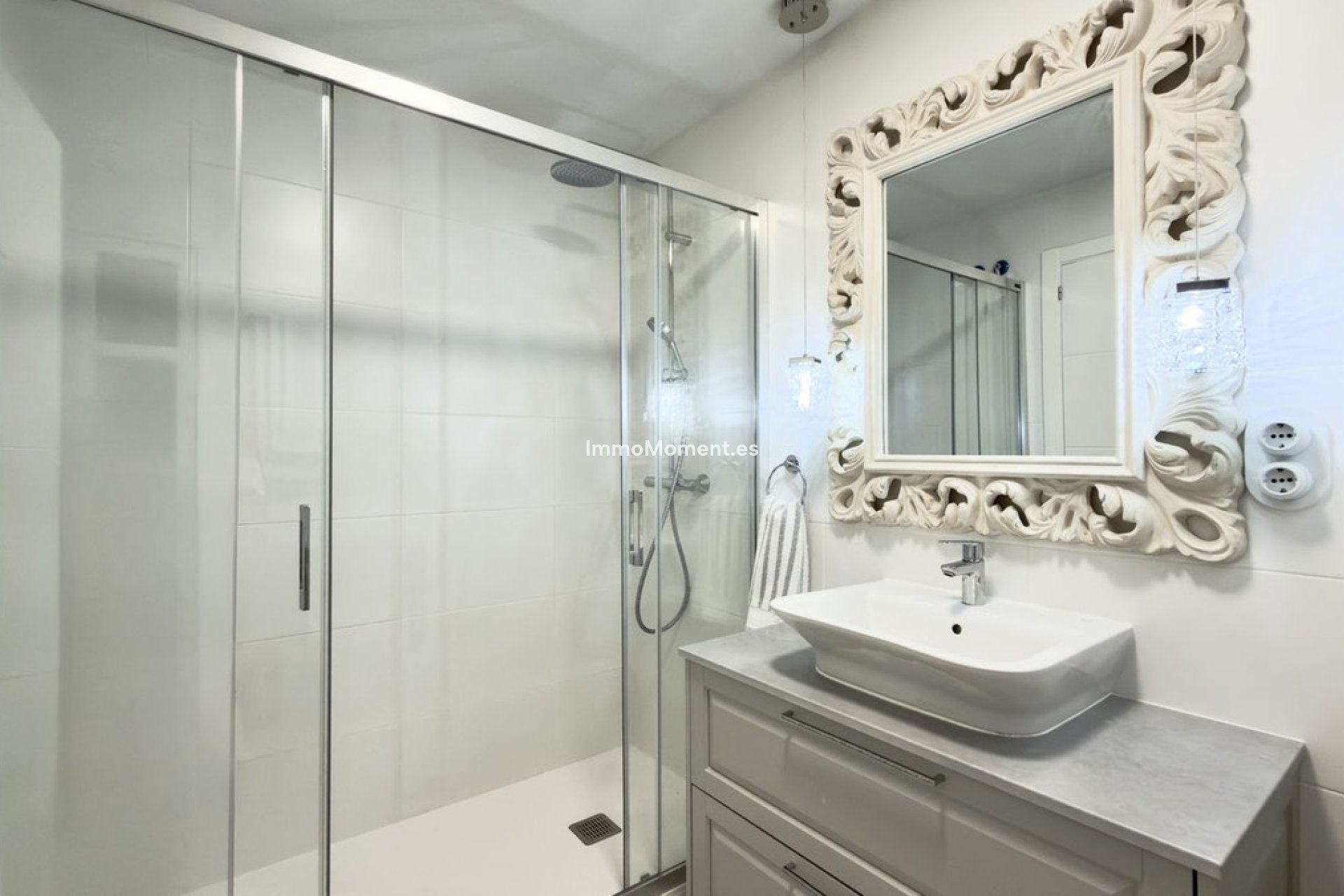 Resale - Apartment - Marbella - Nueva Andalucía
