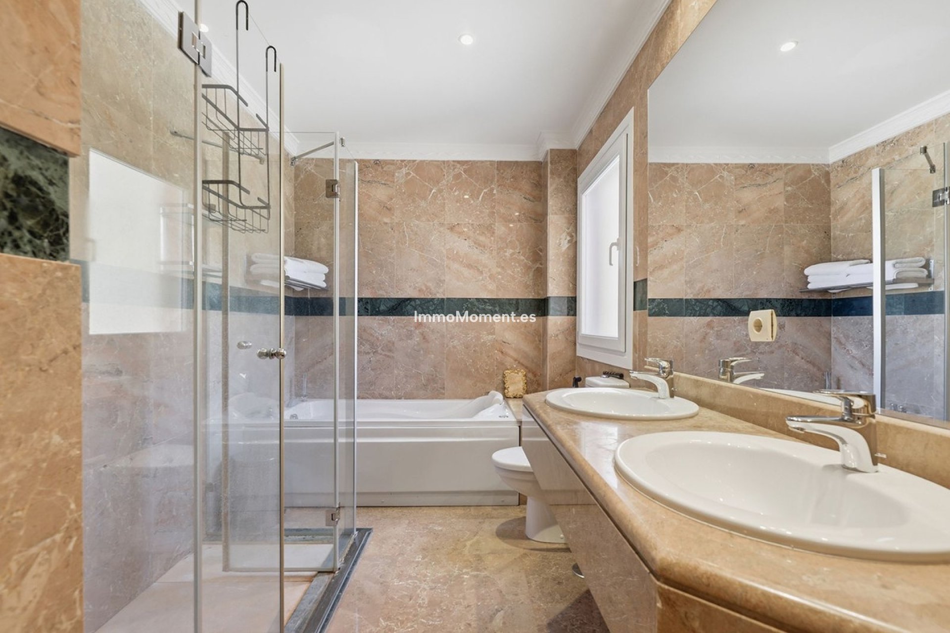 Resale - Apartment - Marbella - Nueva Andalucía
