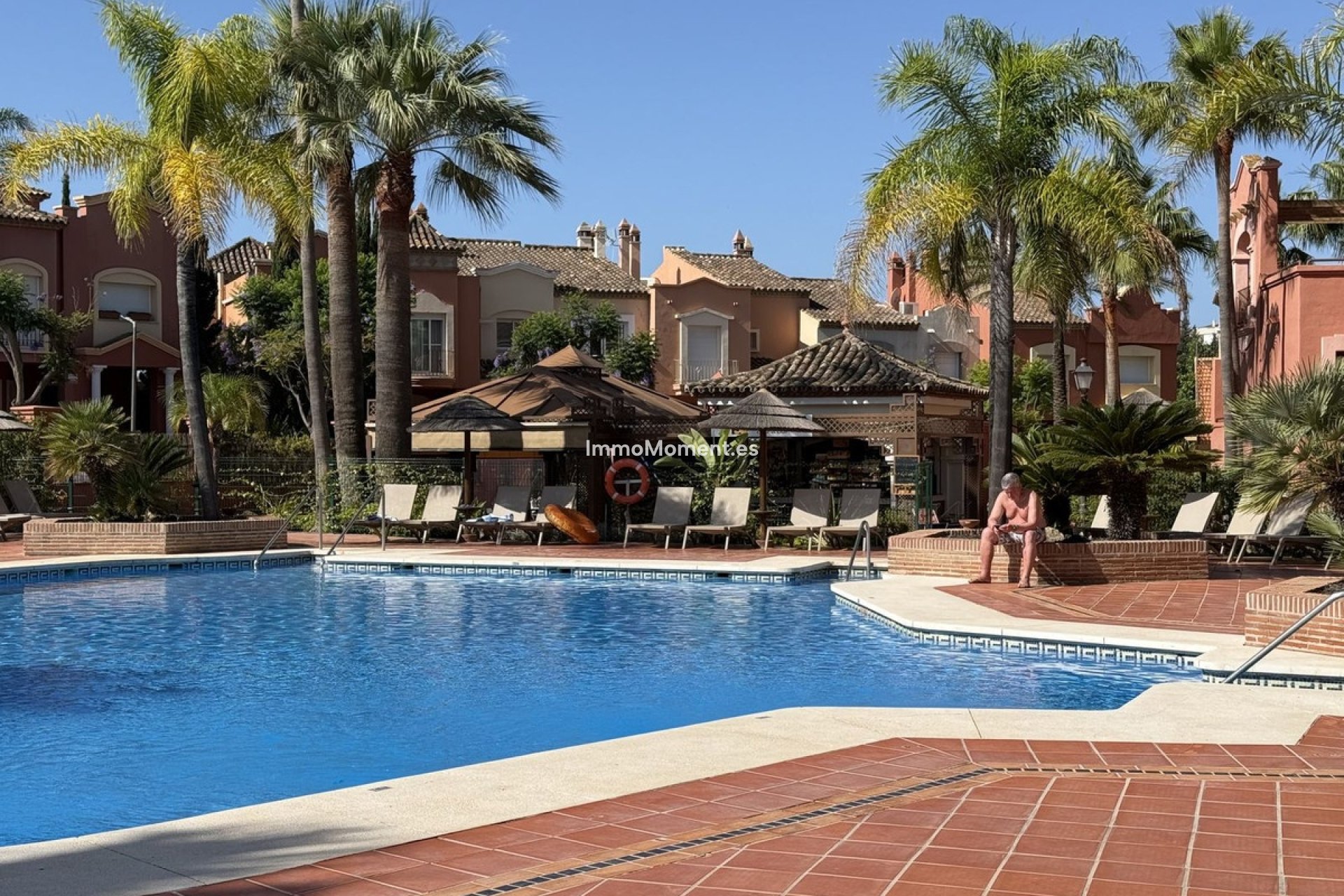 Resale - Apartment - Marbella - Nueva Andalucía