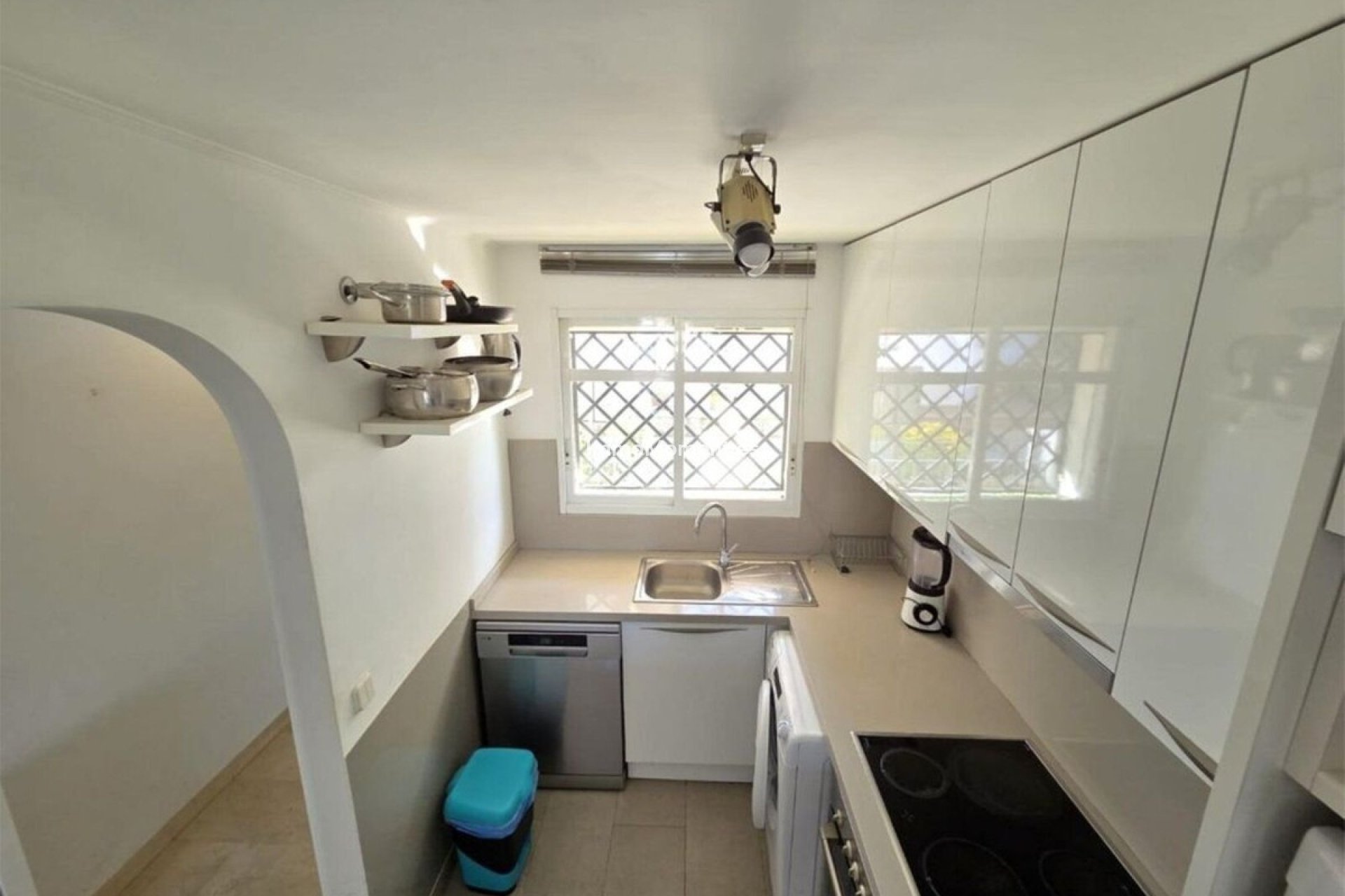 Resale - Apartment - Marbella - Nueva Andalucía