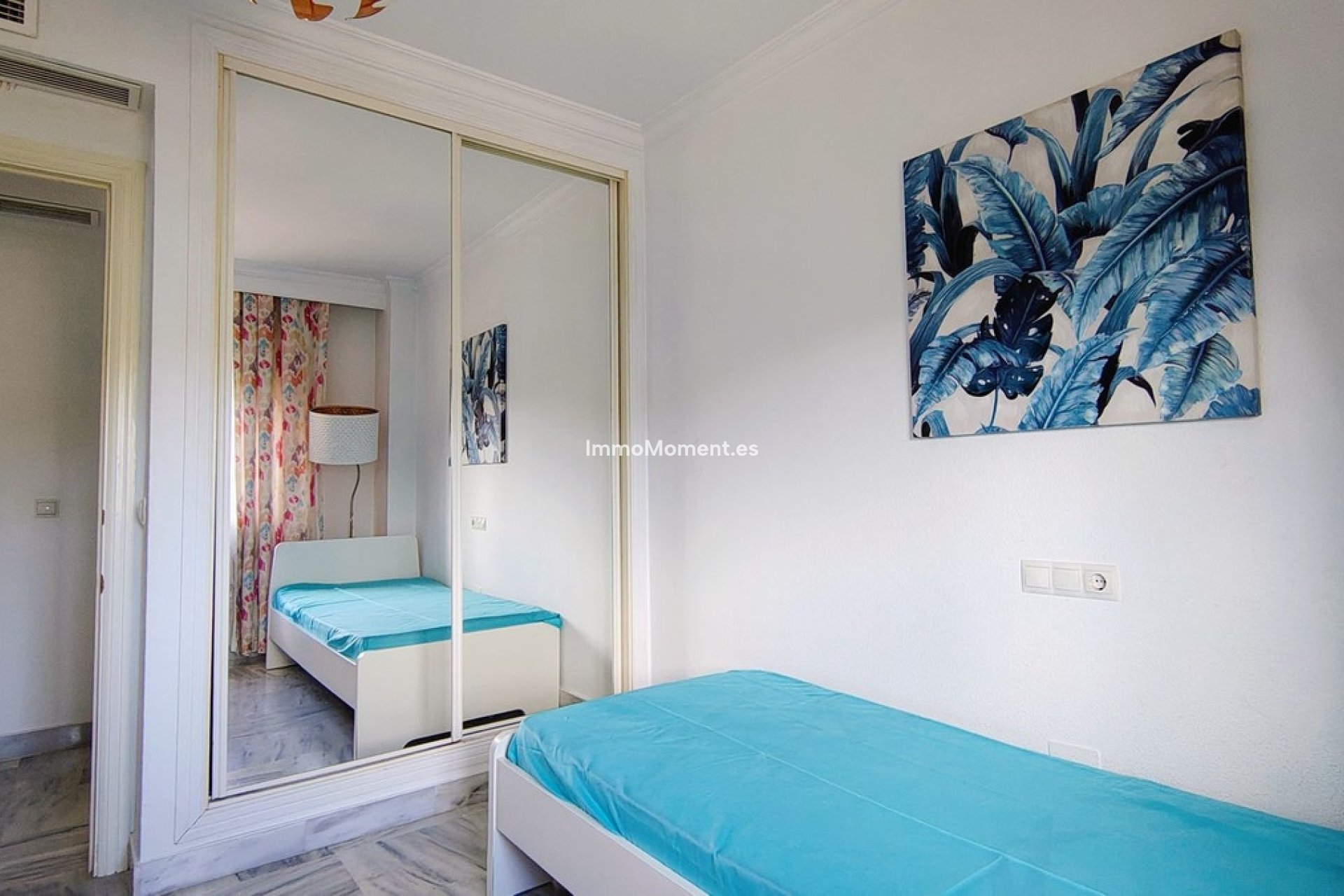 Resale - Apartment - Marbella - Nueva Andalucía