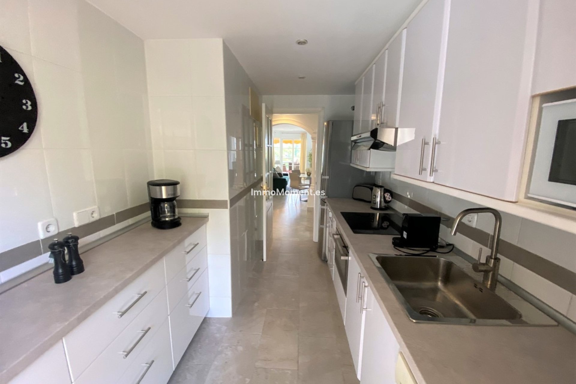 Resale - Apartment - Marbella - Nueva Andalucía