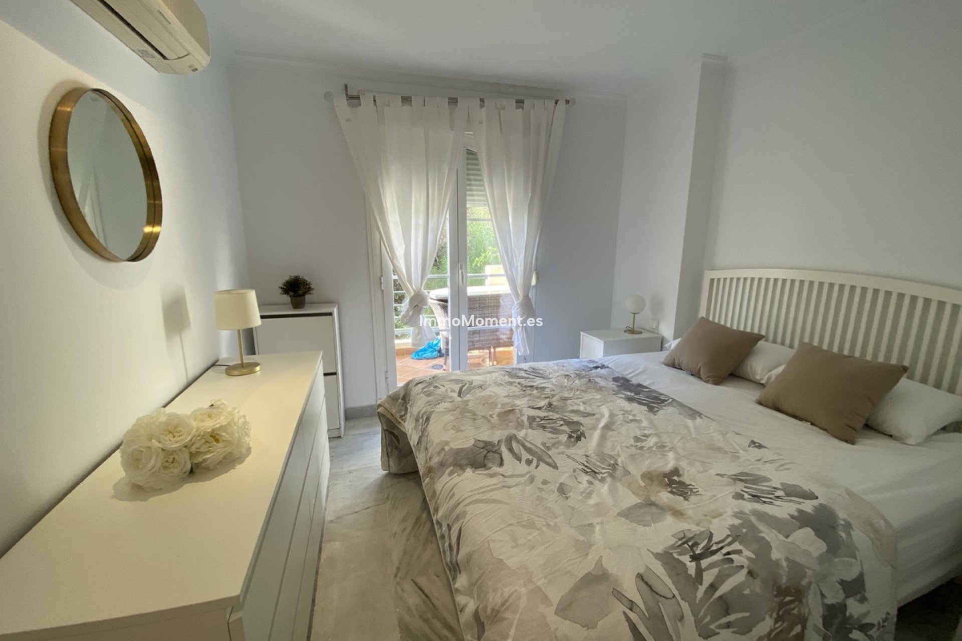 Resale - Apartment - Marbella - Nueva Andalucía