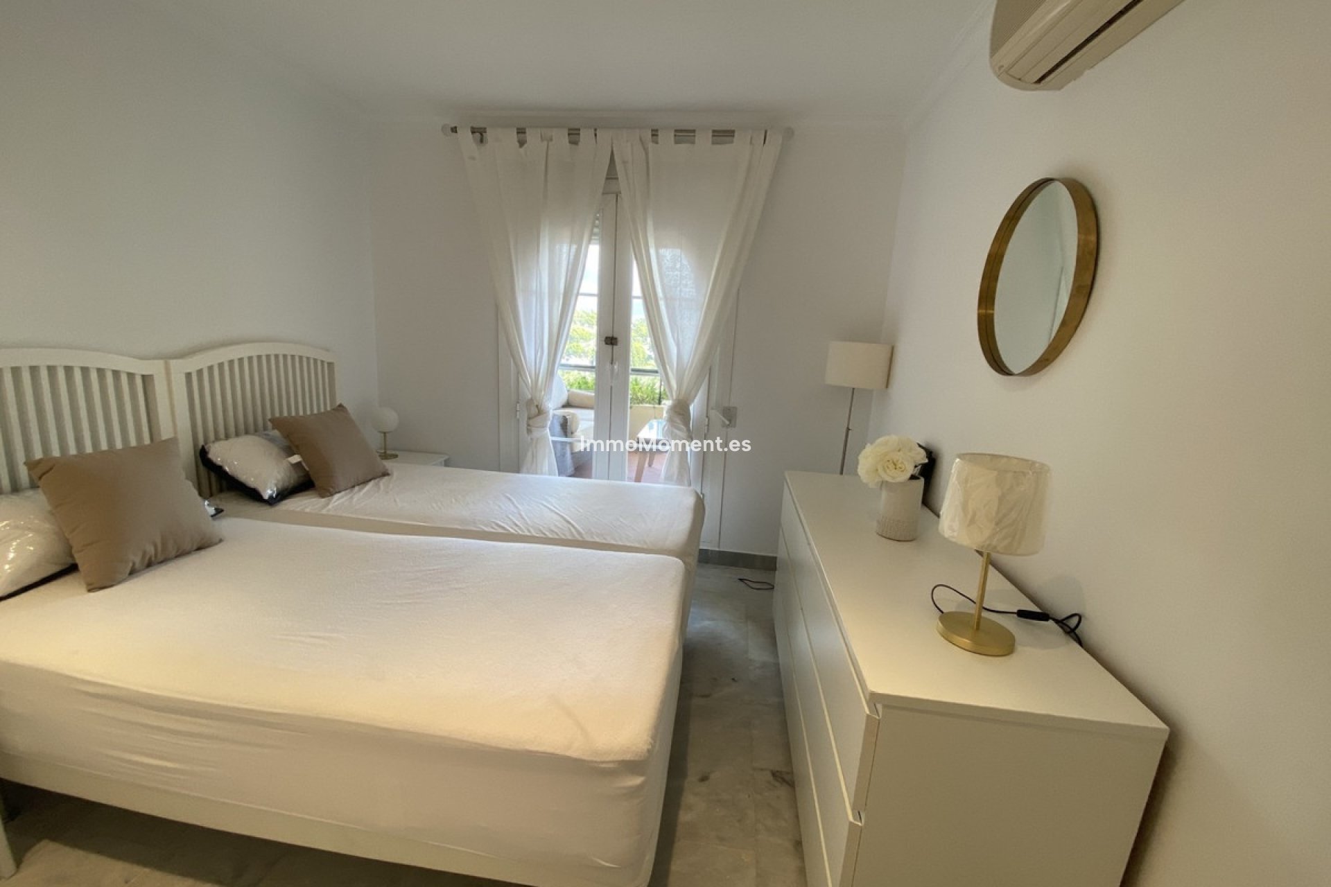 Resale - Apartment - Marbella - Nueva Andalucía