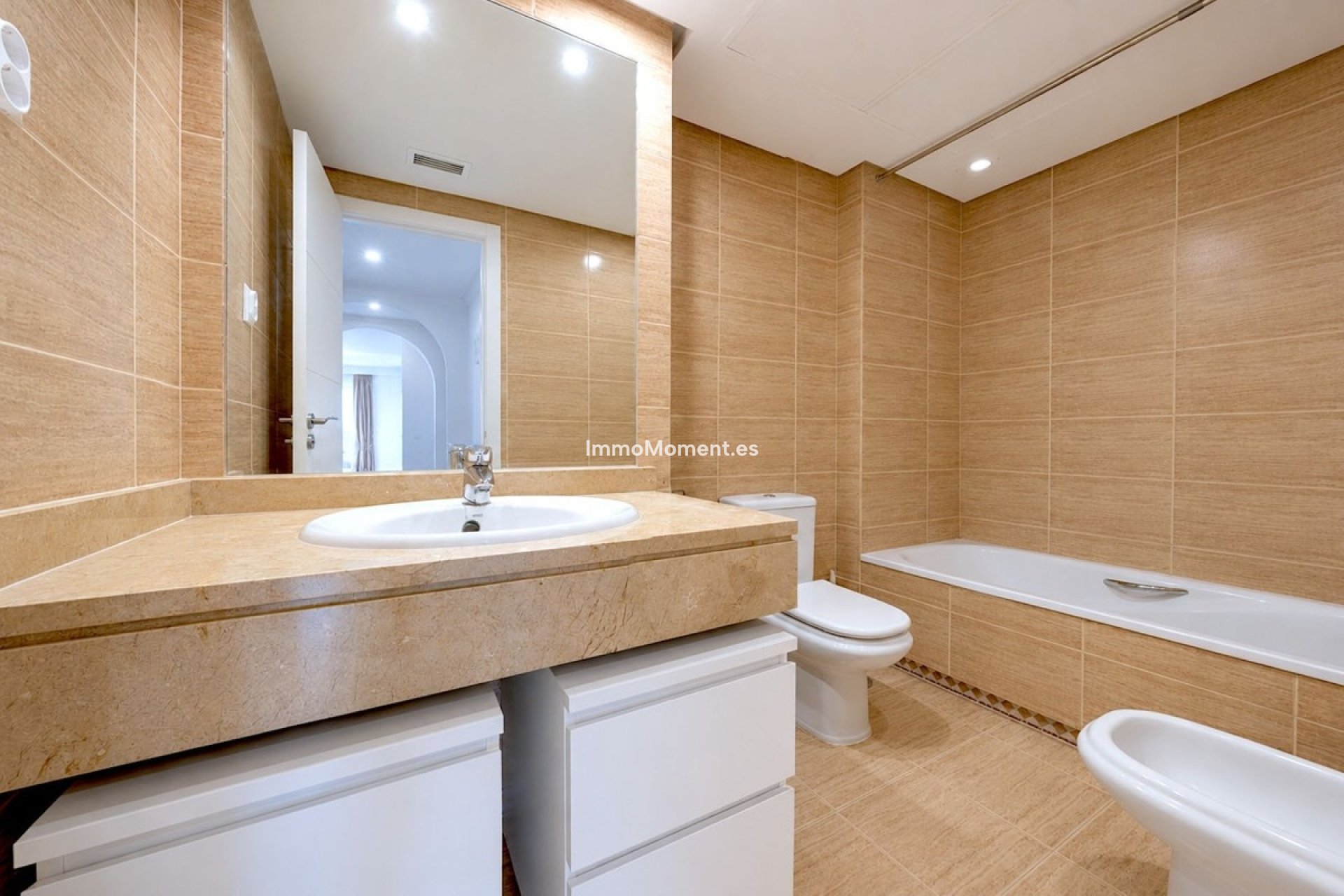 Resale - Apartment - Marbella - Nueva Andalucía