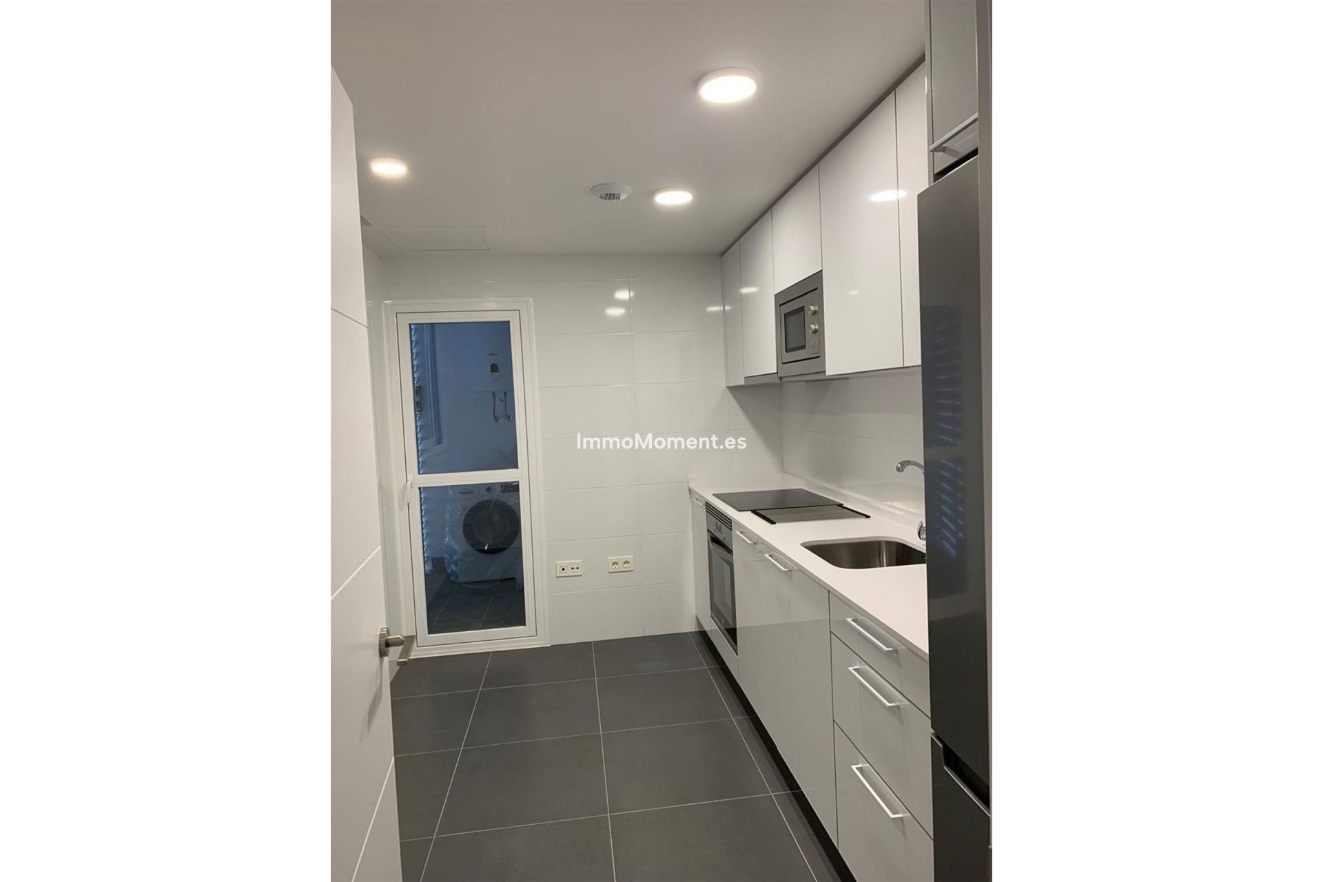 Resale - Apartment - Marbella - Nueva Andalucía