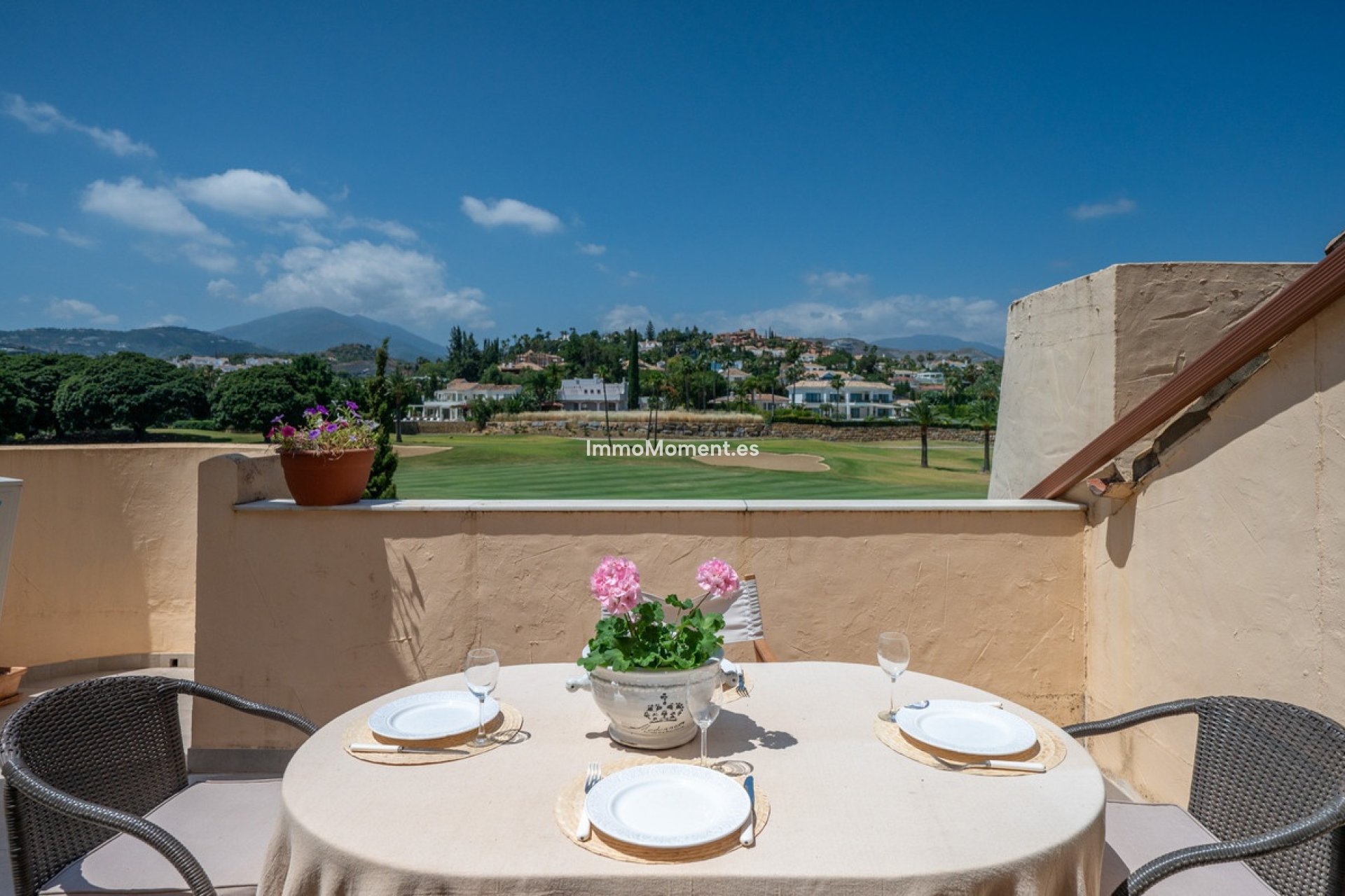 Resale - Apartment - Marbella - Nueva Andalucía