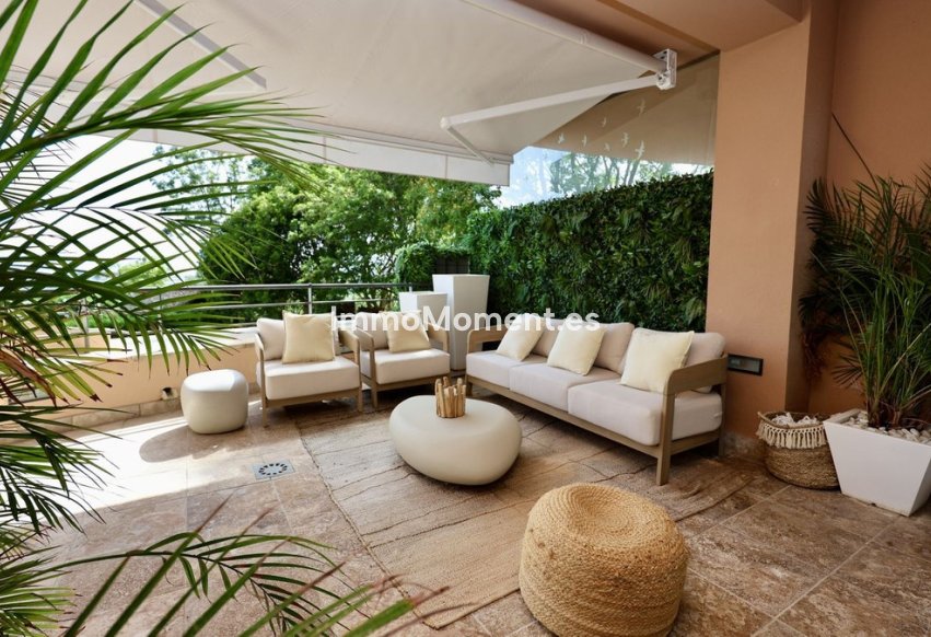 Resale - Apartment - Marbella - Nueva Andalucía