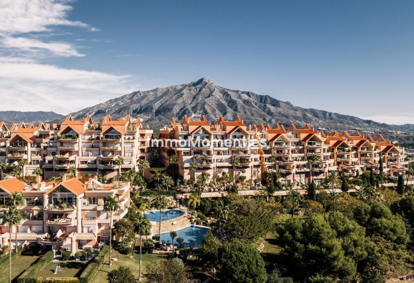 Resale - Apartment - Marbella - Nueva Andalucía
