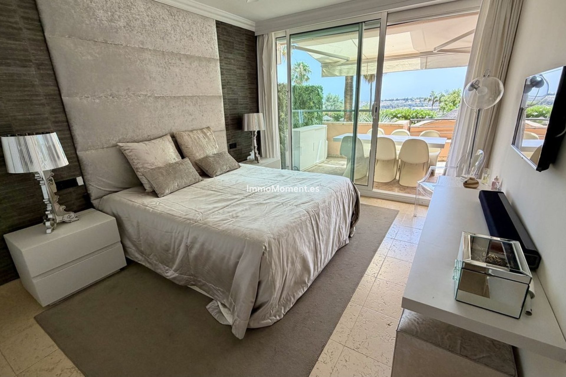 Resale - Apartment - Marbella - Nueva Andalucía