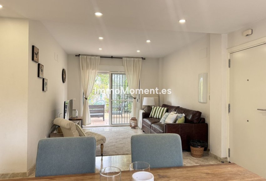 Resale - Apartment - Marbella - Nueva Andalucía