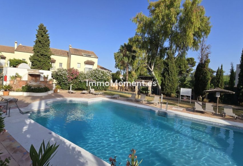Resale - Apartment - Marbella - Nueva Andalucía