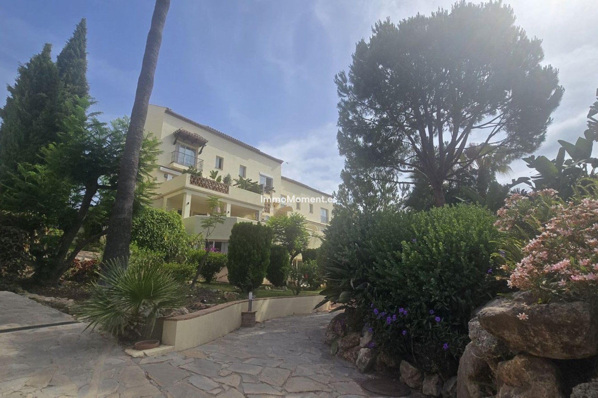Resale - Apartment - Marbella - Nueva Andalucía
