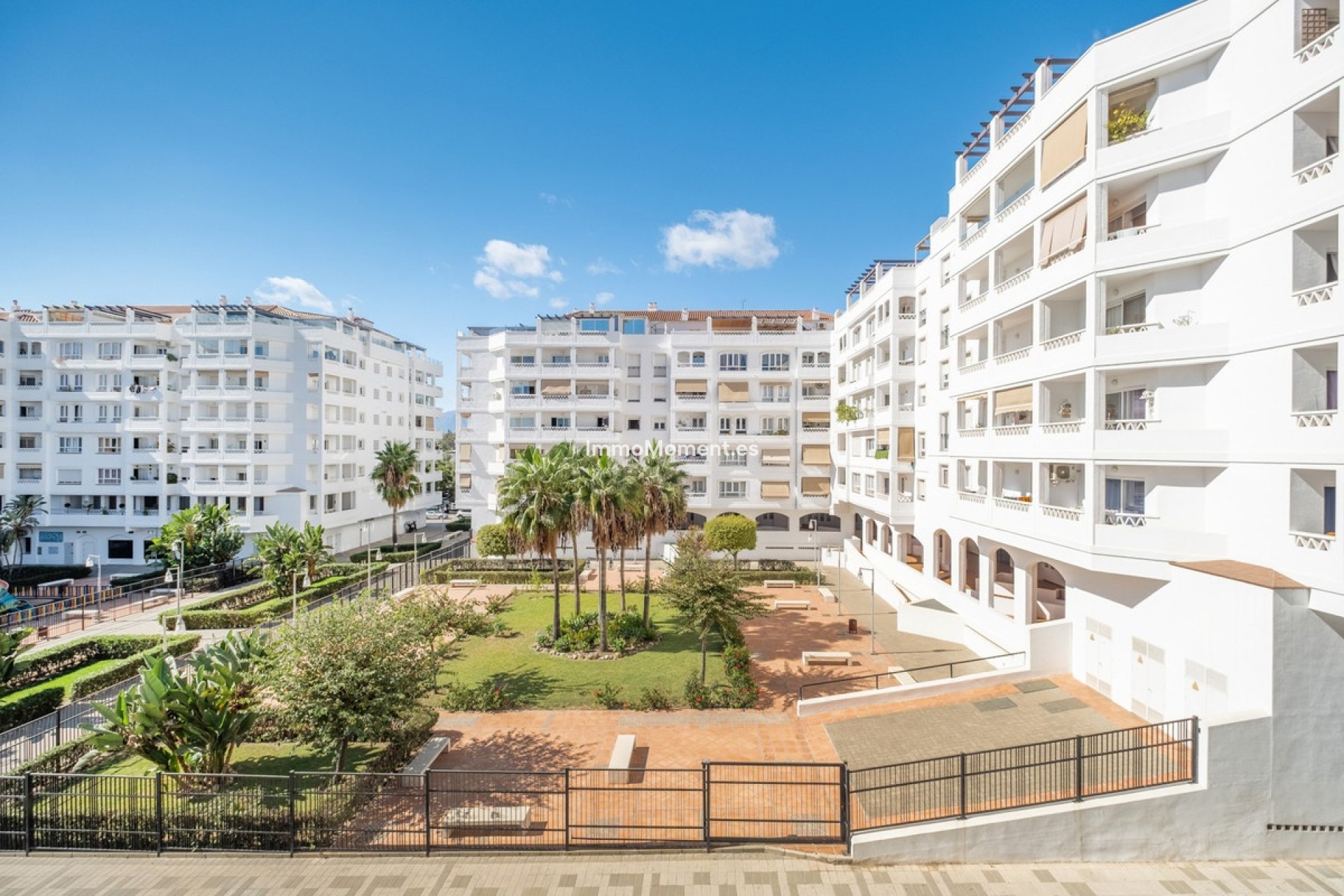 Resale - Apartment - Marbella - Nueva Andalucía